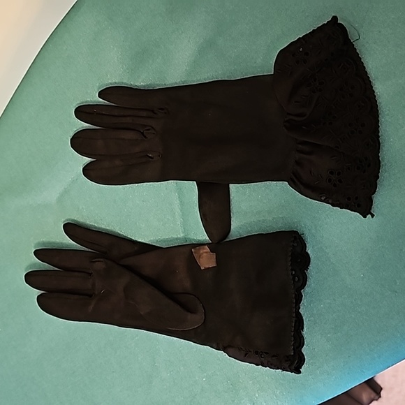 il_fullxfull.3638458364_1jxb.jpg Vintage Lady Gay sheer black nylon gloves: small
